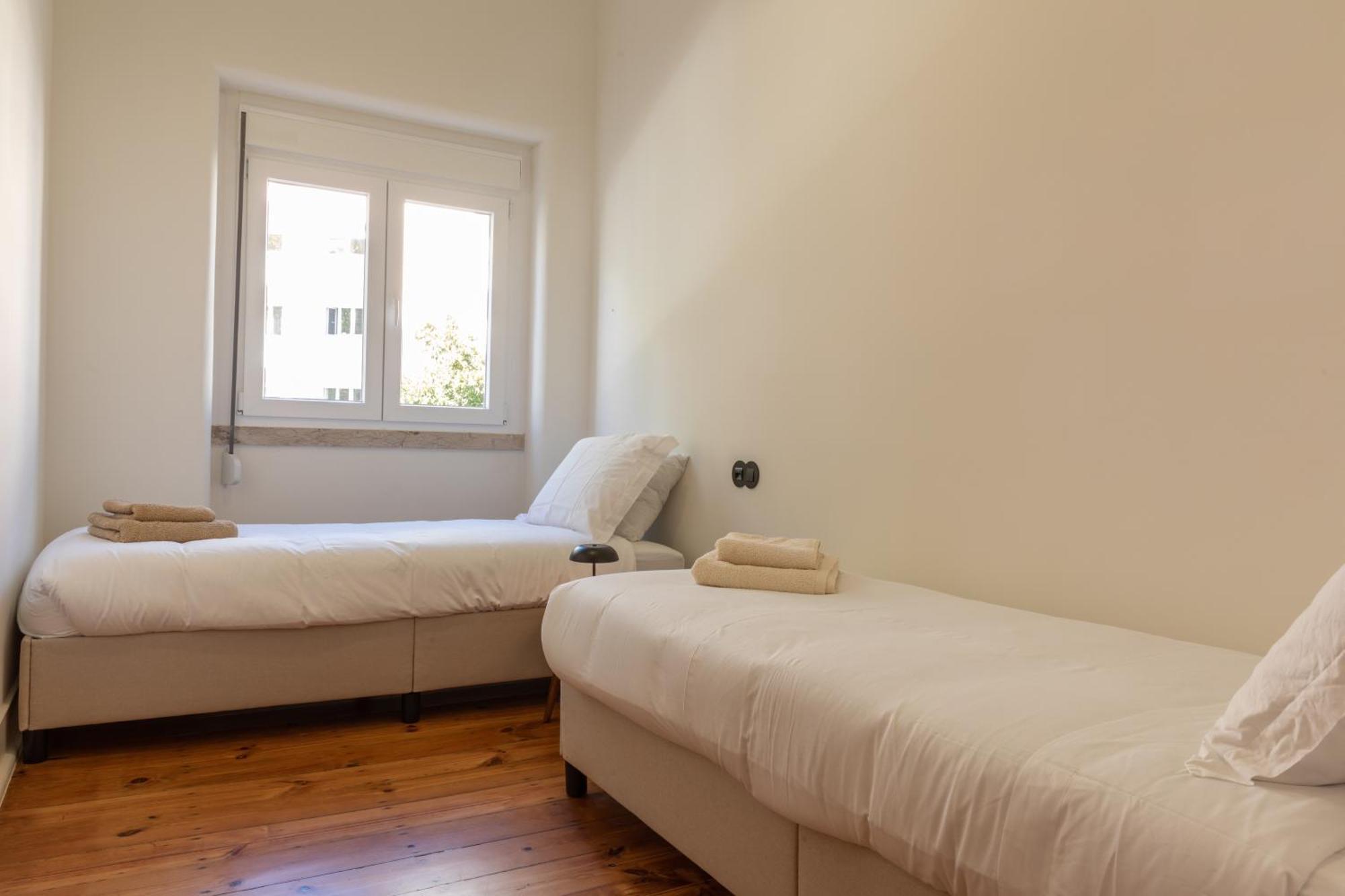 Alvalade 58 - Charming 2 Bedroom Apartment With Ac Near The Airport And City Center ลิสบอน ภายนอก รูปภาพ